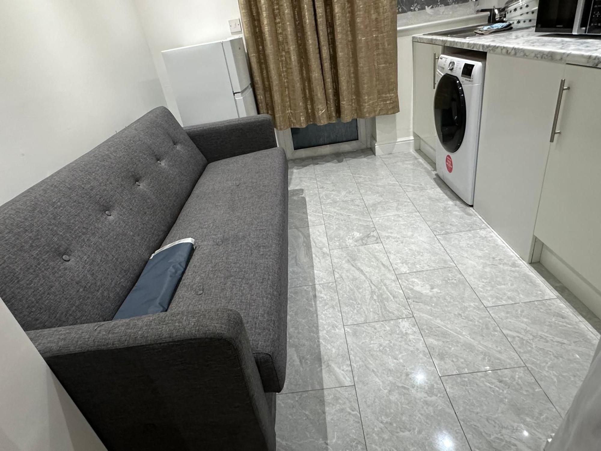 Smart Cosy/small Double In Oakridge Road Bromley * Londra